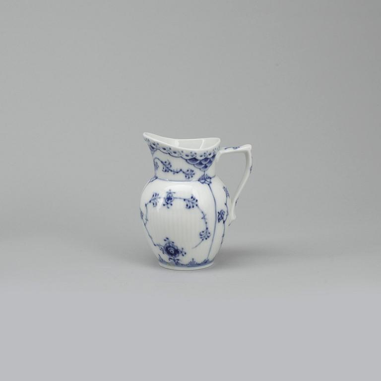 KAFFESERVIS, 69 delar, porslin, "Musselmalet", Royal Copenhagen, 1900-talets andra hälft.