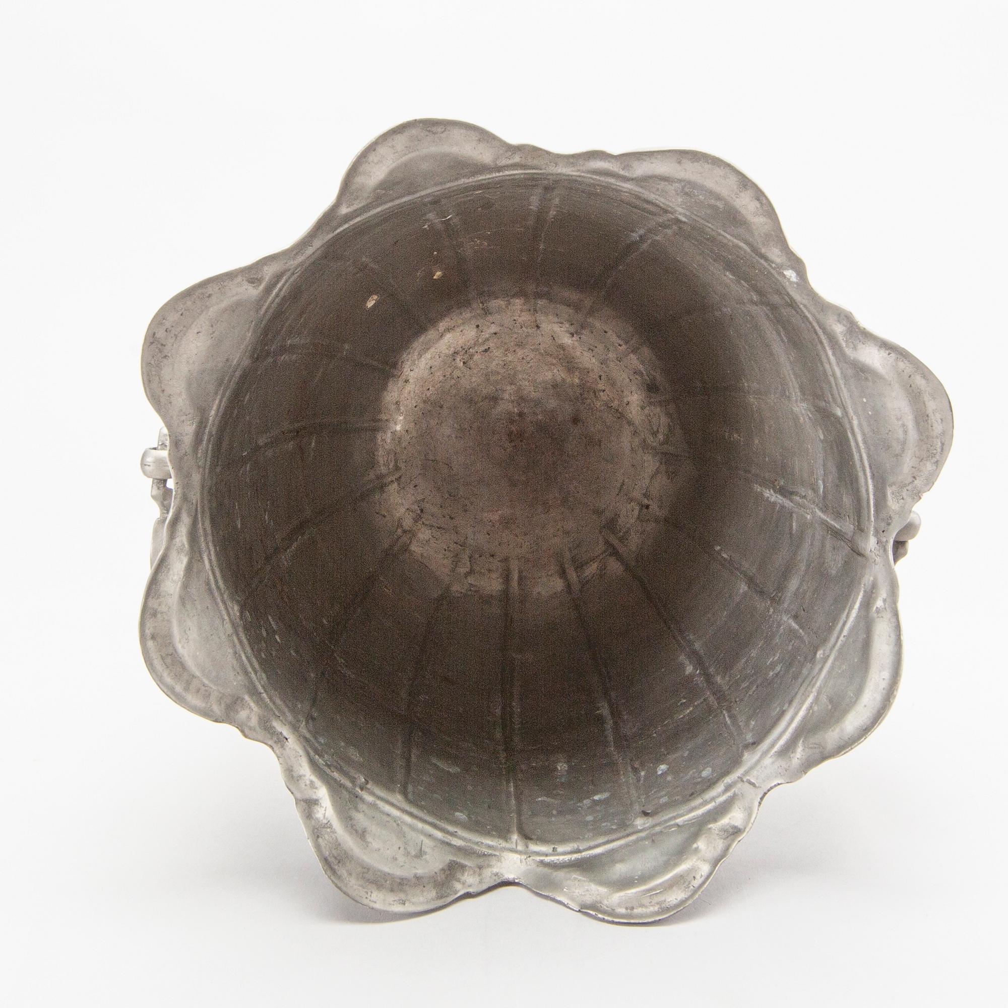 A first half och 20th century pewter Champange cooler.