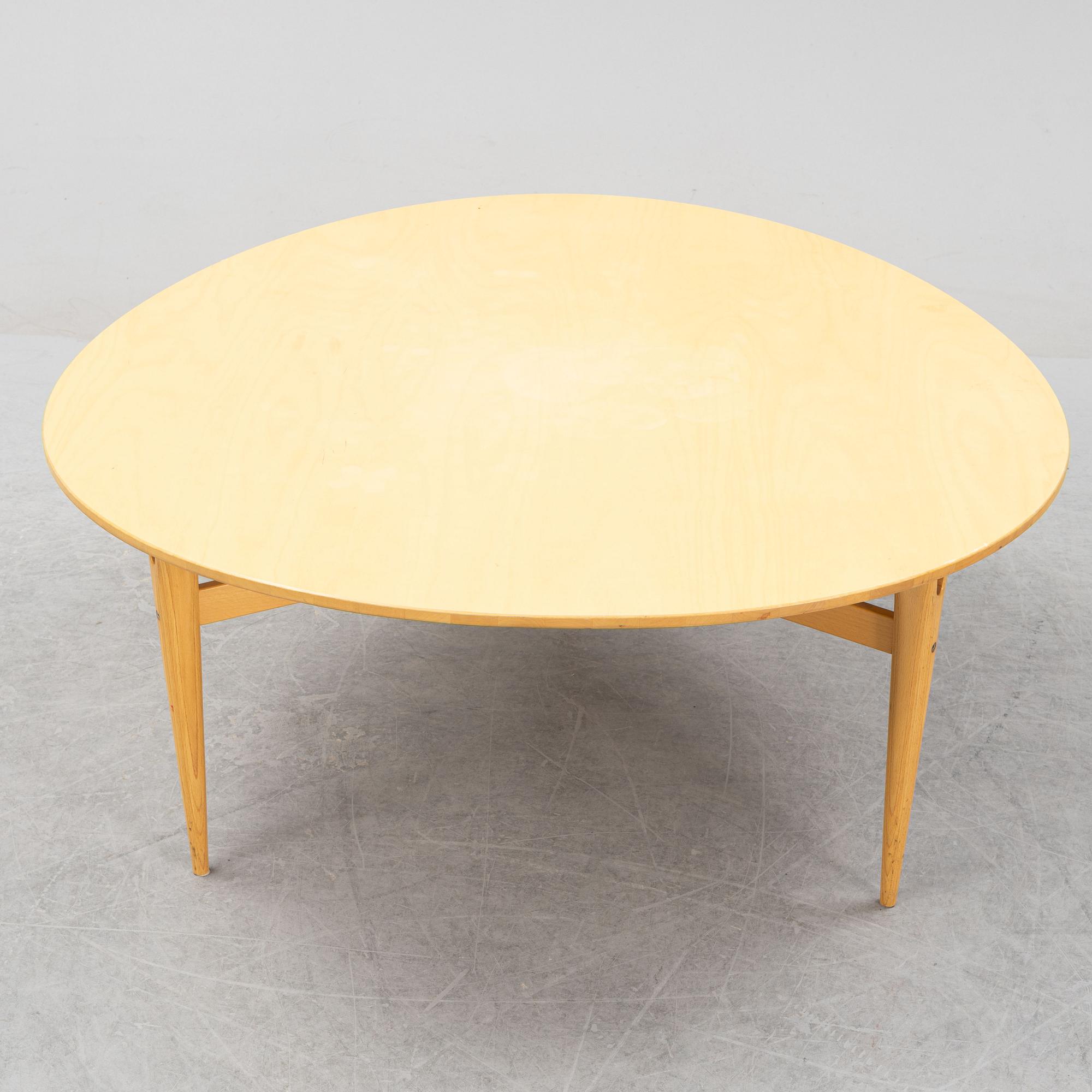 Bruno Mathsson & Piet Hein, a 'Tri Super Elliptical' coffee table, manufactered by Fritz Hansen, Denmark.