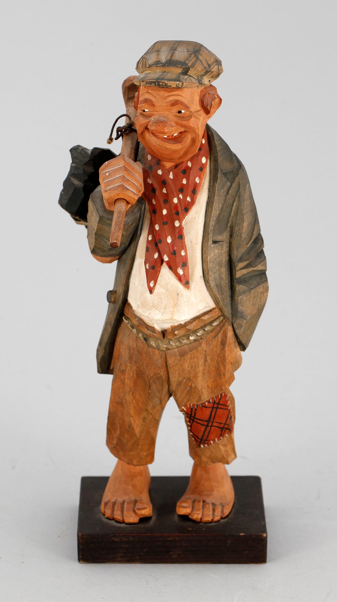 FIGUR, trä, sign Carl Olof Trygg 1955.