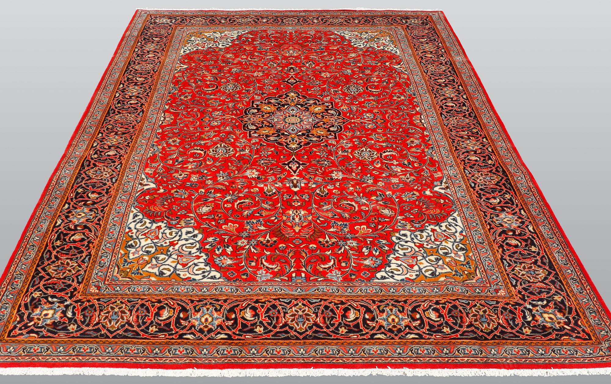 A carpet, Sarouk, ca 300 x 202 cm.