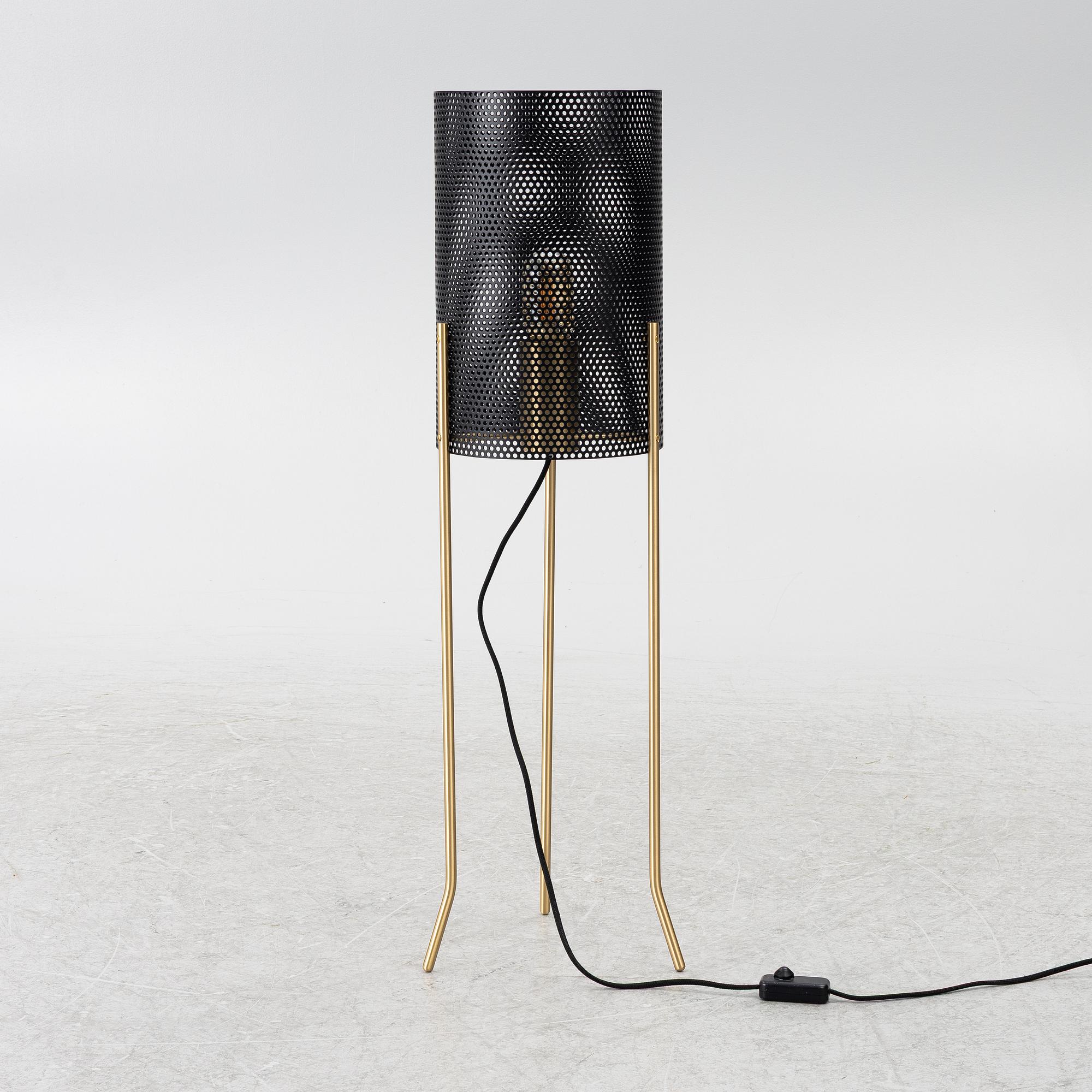 Niclas Hoflin, golvlampa, “Vouge Tripod”, Rubn.