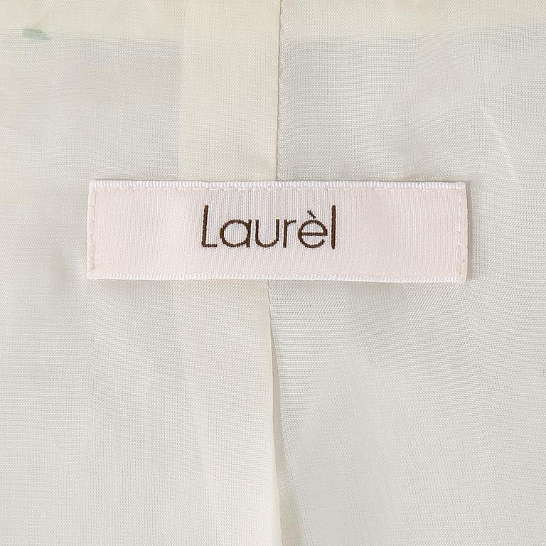 TRENCHCOAT, Laurèl.