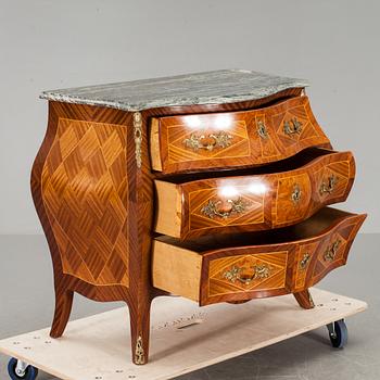 BYRÅ, rokokostil. 1900-tal.