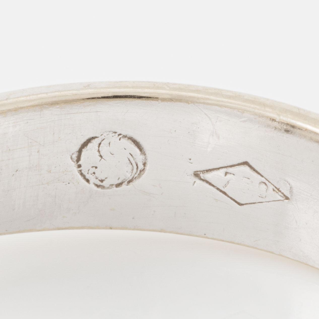 Ring, 18K white gold set with brilliant-cut diamonds.