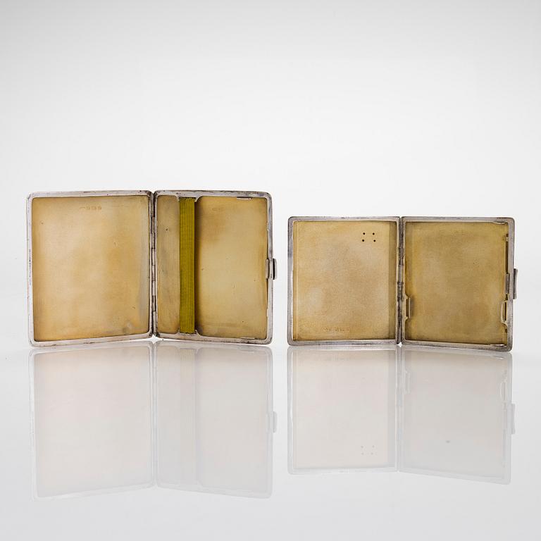 Cigarettetuier, 2 st, sterling silver, Birmingham, England 1932 och 1946.