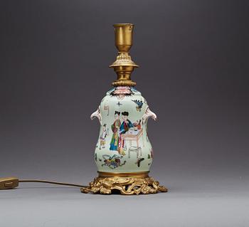 BORDSLAMPA, Kina 1900-talets början, porslin och brons.