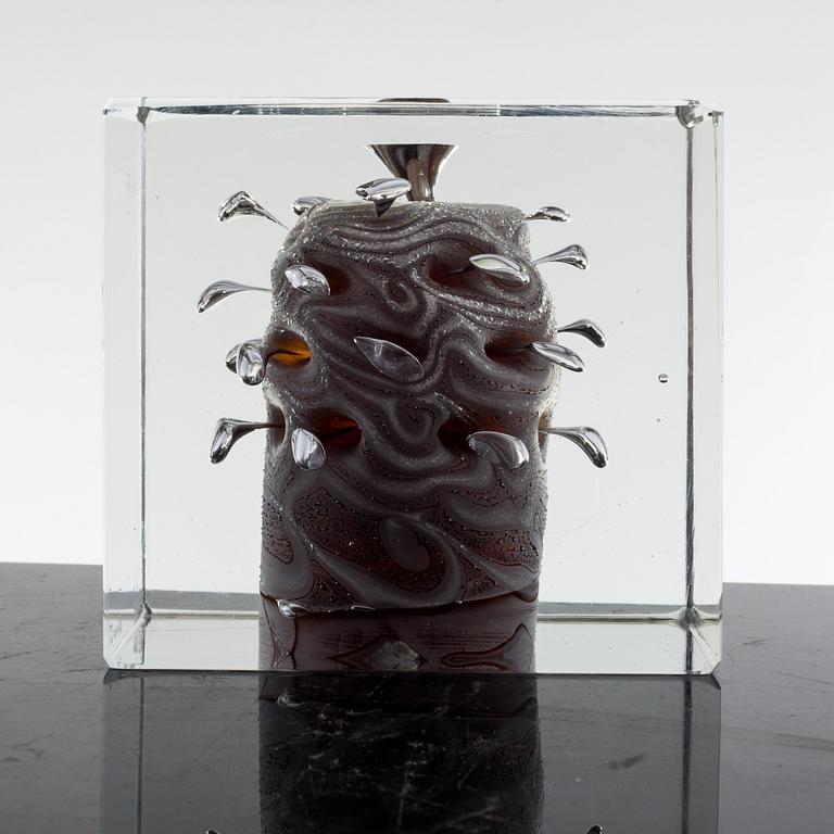 OIVA TOIKKA, AN ANNUAL CUBE, Signed Oiva Toikka, Nuutajärvi 1979, 407/1000.