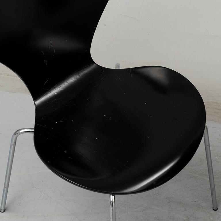 ARNE JACOBSEN, a set of four Sjuan chairs.