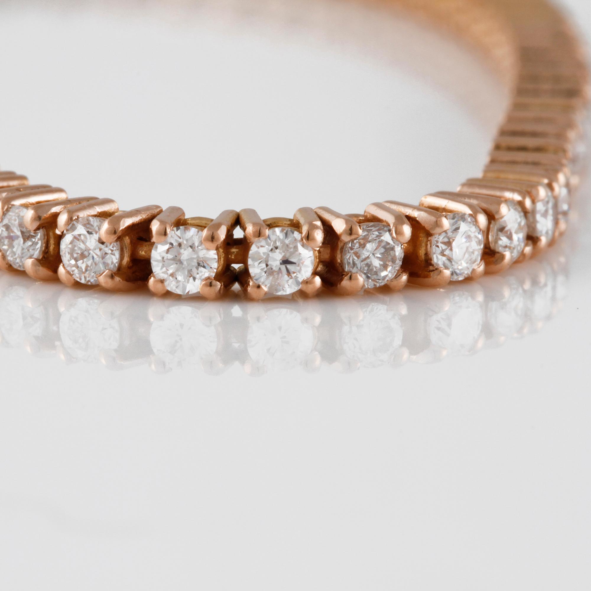 ARMBAND, 18K roséguld med briljantslipade diamanter ca 2.99 ct. Vikt 9,9 gram.