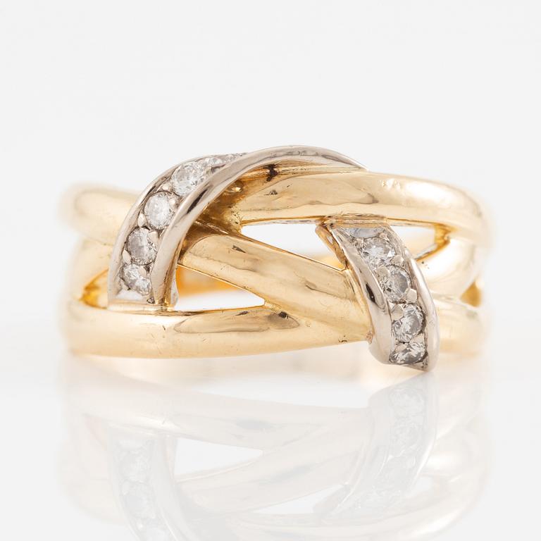Ring, Engelbert, 18K guld med briljantslipade diamanter.
