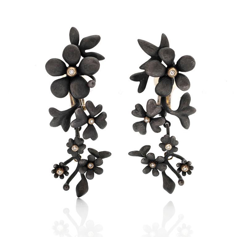 Ole Lynggaard, Earrings, a pair, "Forest", oxidised silver with red gold settings and brilliant-cut diamonds, with additional pendants.