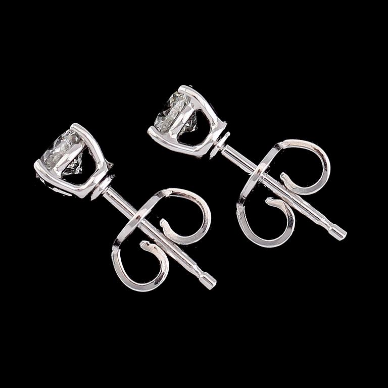 ÖRHÄNGEN, 1 par, 18K vitguld, briljantslipade diamanter tot ca 0.56 ct.