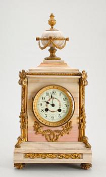 BORDSPENDYL, marmor och mässing, Louis XVI-stil, 1800-/1900-tal.