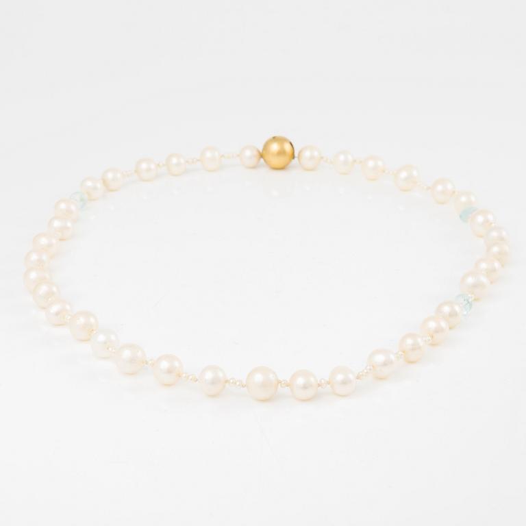 Ole Lynggaard clasp in 18K gold with a necklace of cultured freshwater pearls.