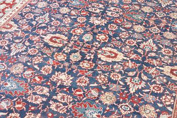 An antique cotton Agra of 'Ziegler Mahal' design, Northern India, c. 647 x 330 cm.