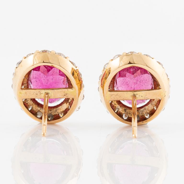 Earrings, a pair, carmosé model, 18K gold with pink tourmalines and brilliant-cut diamonds.