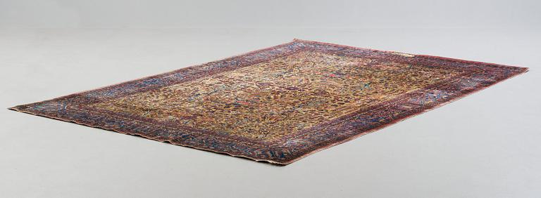 SEMI-ANTIQUE SILK KASHAN. 327 x 233,5 cm.