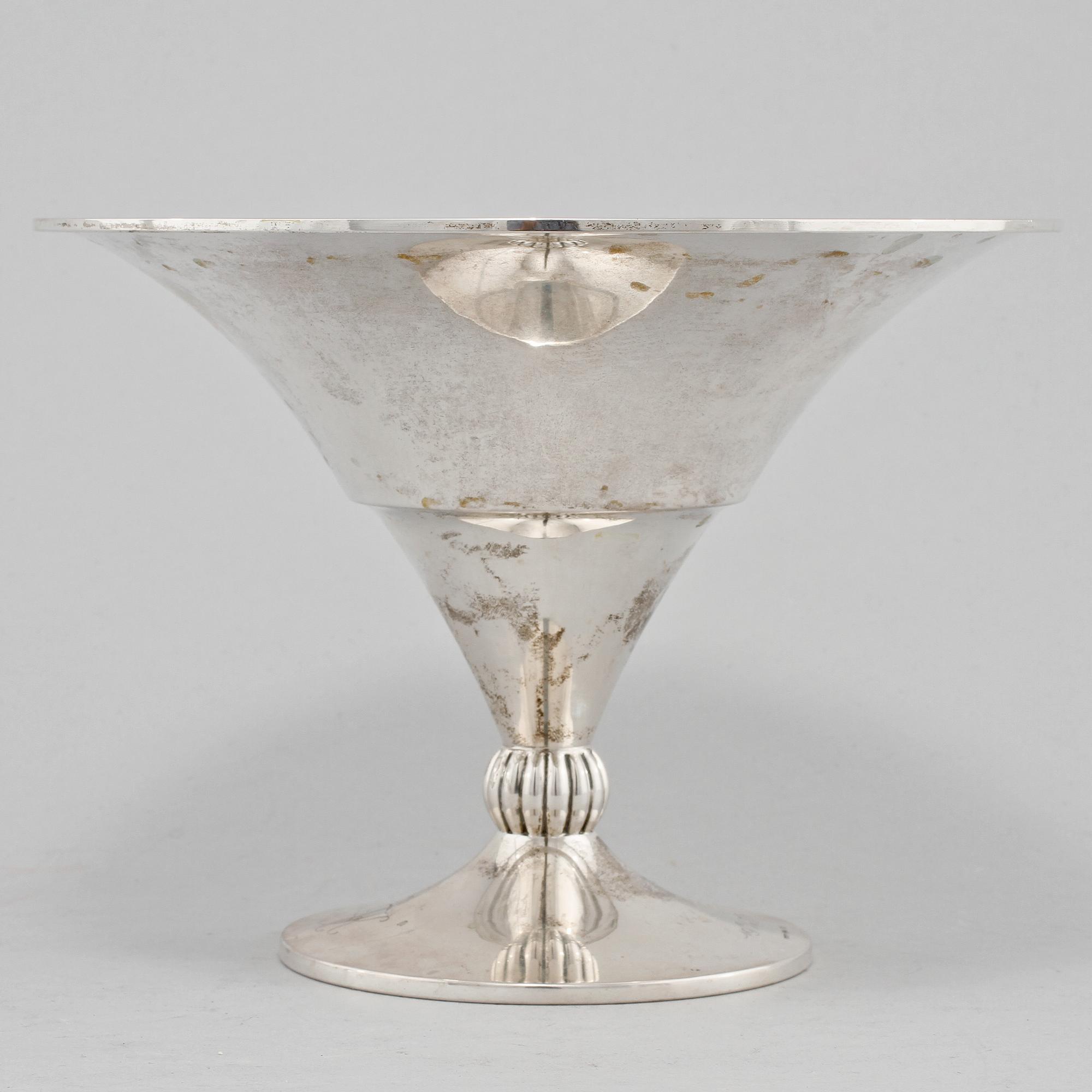 SKÅL, silver, Markströms Guldsmeds AB, Uppsala, 1934. Vikt 300 g.