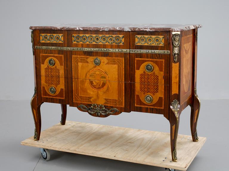 BYRÅ, gustaviansk stil, 1900-tal.