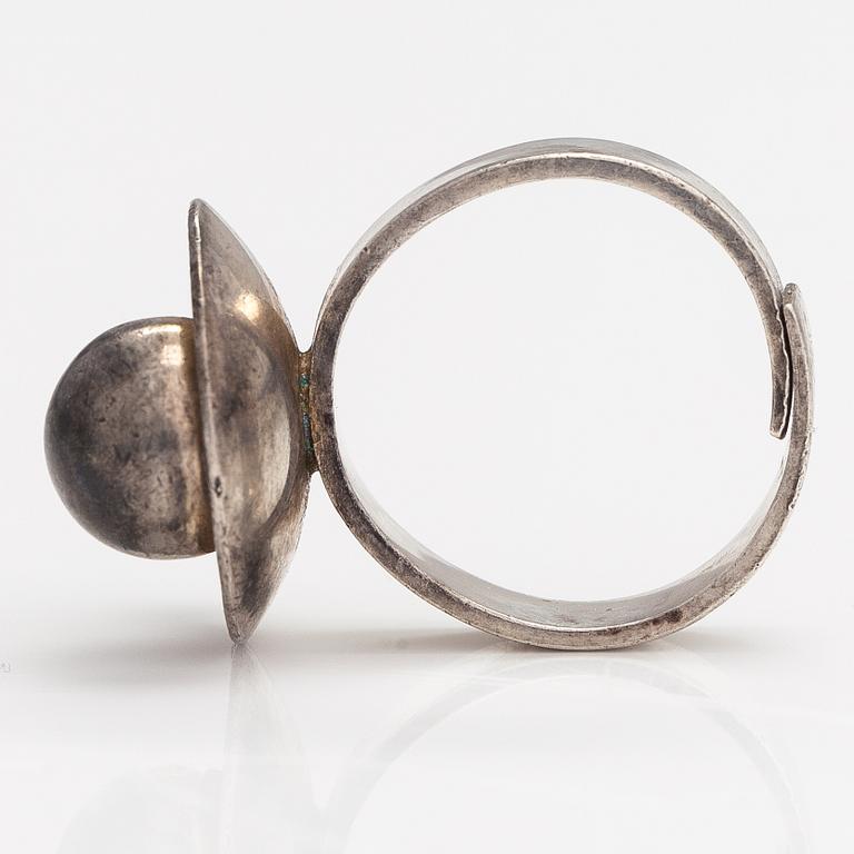 Elis Kauppi, A sterling silver ring. Kupittaan kulta, Turku 1971.