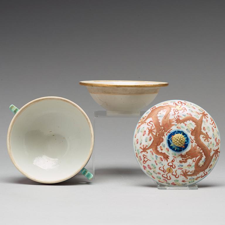 A pair of warmer pots with cover and liners, Qing dynasty, Guangxu (1875-1908).