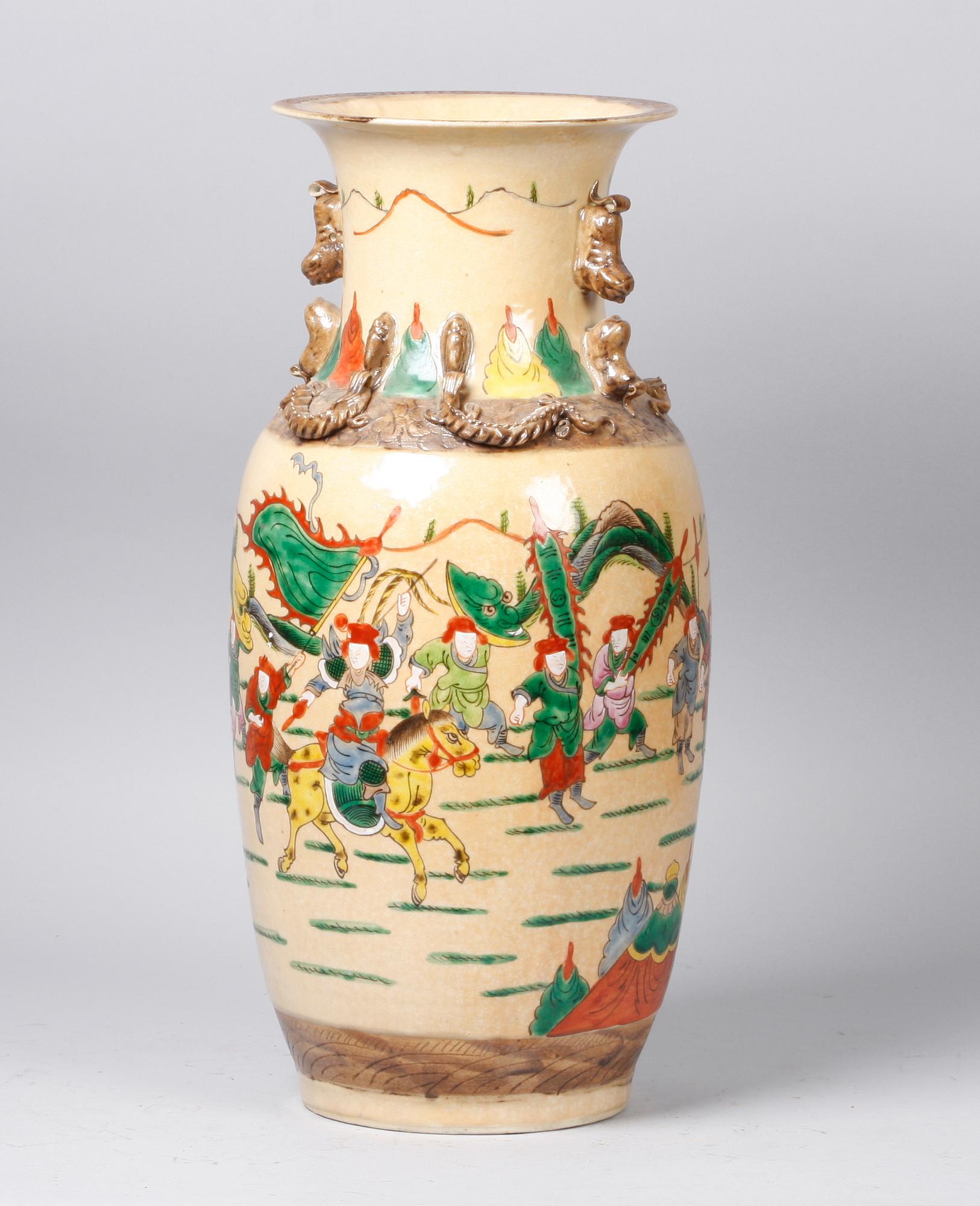 GOLVVAS, porslin. Kina, 1900-tal.