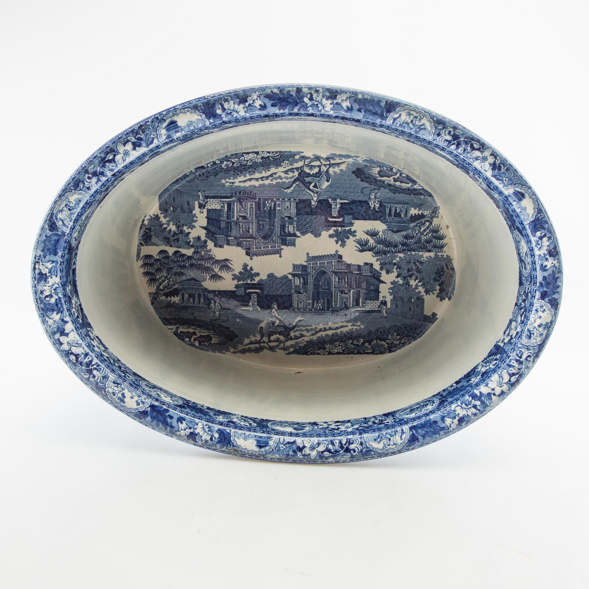 Jardinière England early 20th century porcelain.