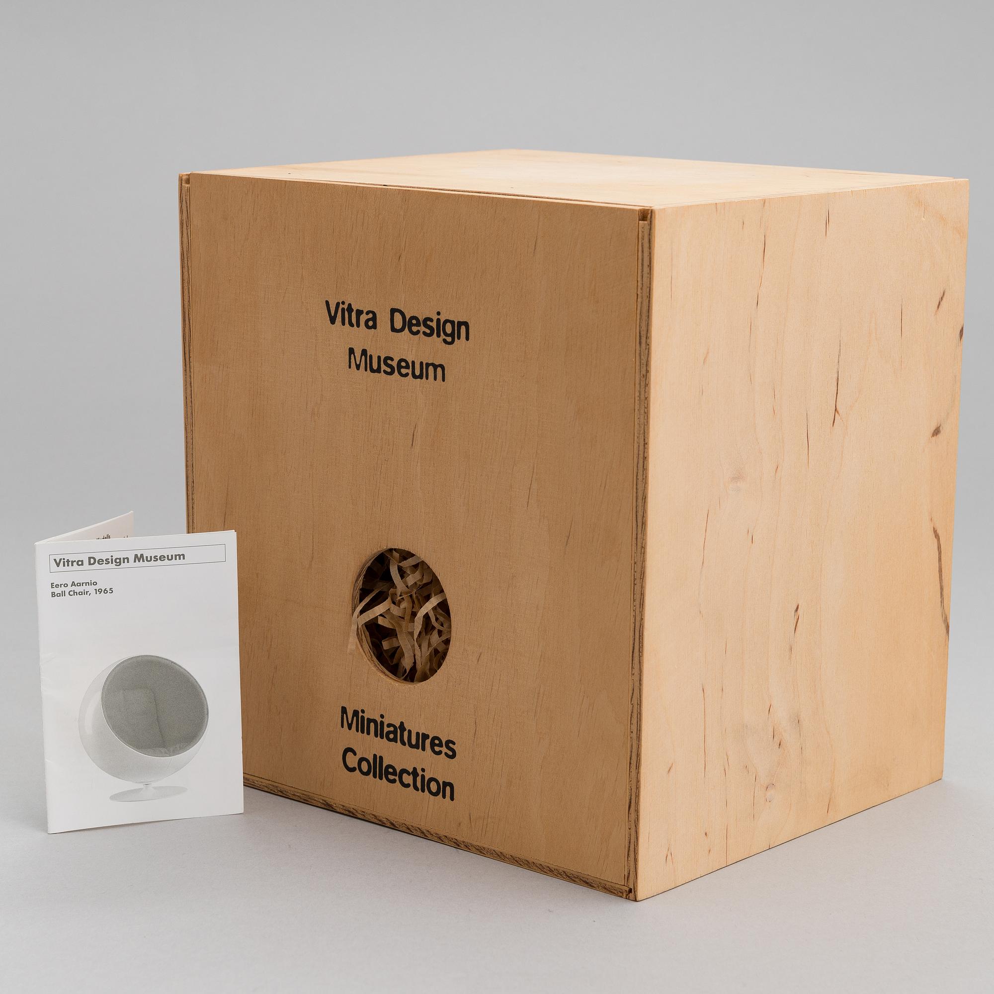 EERO AARNIO, miniatyyri, "Pallotuoli",  Vitra Design Museum.