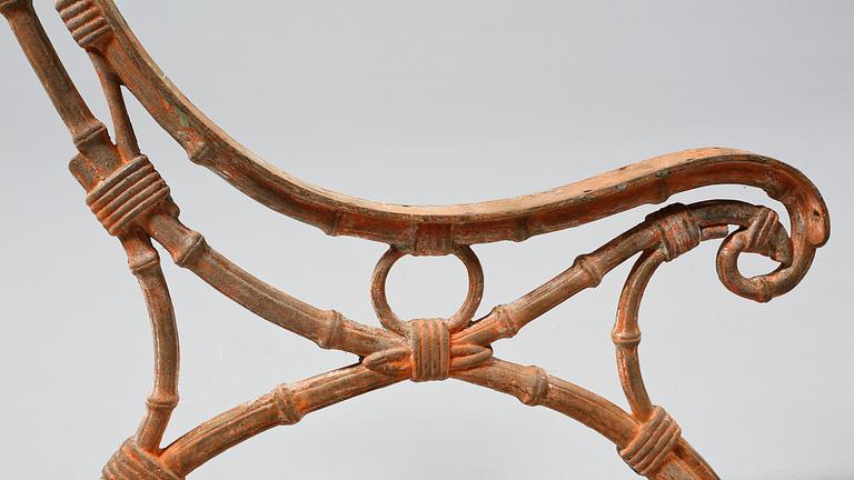 GAVLAR till TRÄDGÅRDSSOFFA, gjutjärn, 1900-tal.