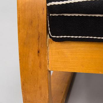 Alvar Aalto, fåtöljer, ett par, modell 34/401, O.Y. Huonekalu- ja Rakennustyötehdas A.B. 1900-talets mitt.