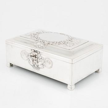 A silver box, CG Hallberg Stockholm 1911.