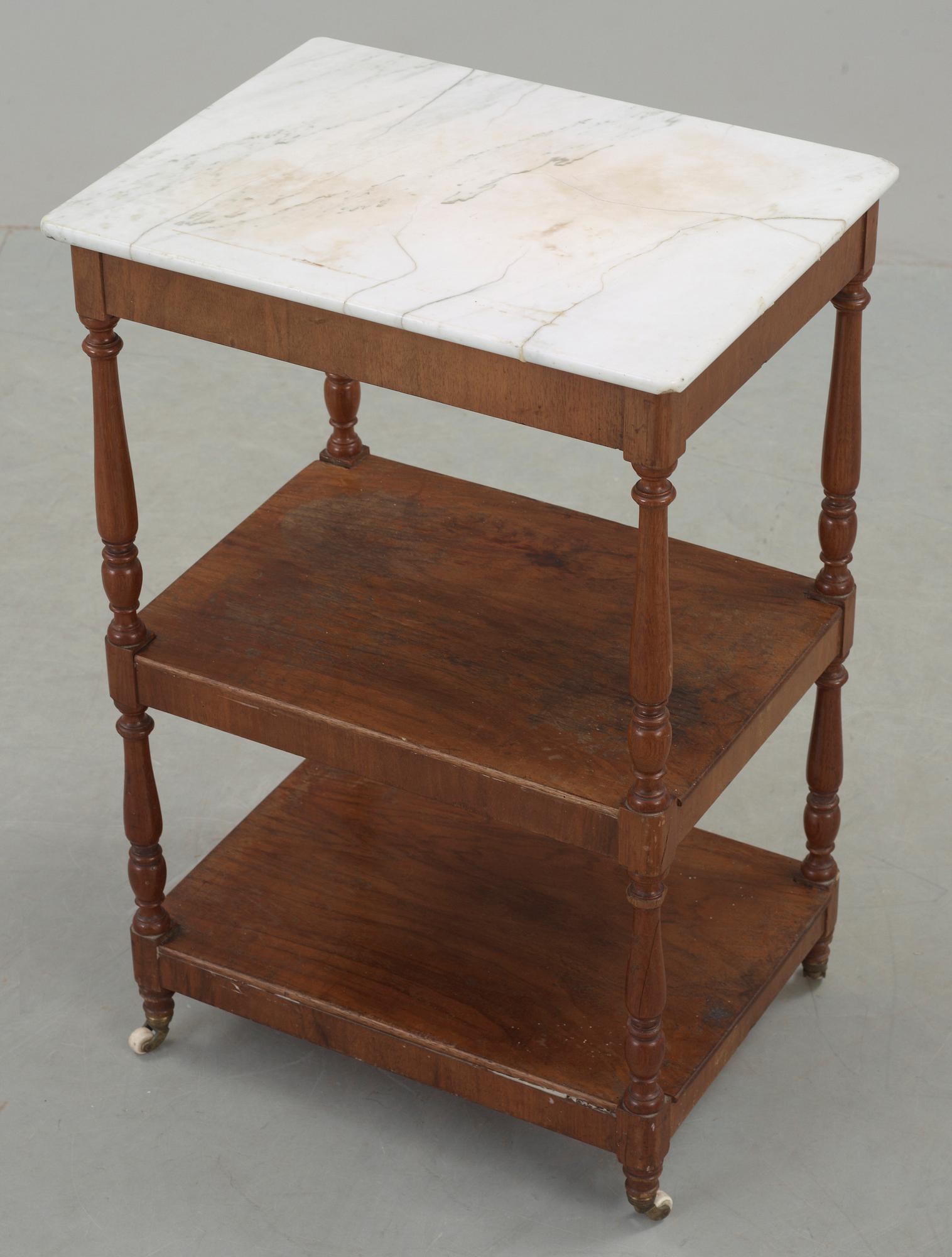 ÉTAGÈRE, nyrenässans, 1800-talets slut.