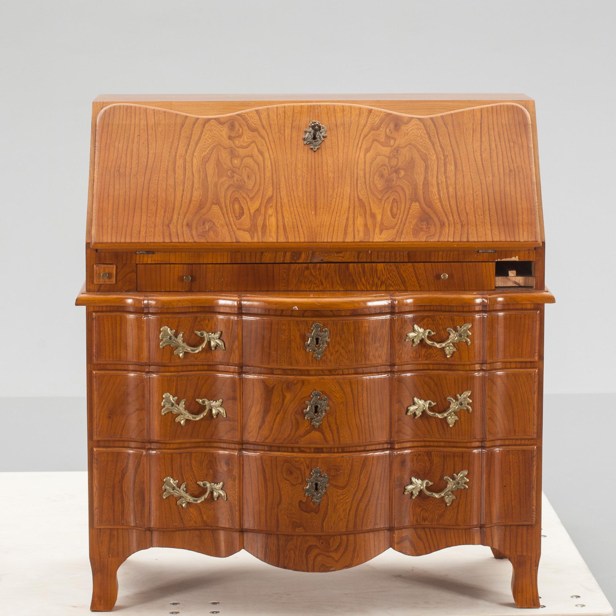 SNEDKLAFFSEKRETÄR, barockstil. 1900-tal.