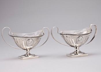 SALTKAR, ett par, silver, sengustavianska, Isak Apelquist, Stockholm 1797. Silvervikt ca 195 gram.
