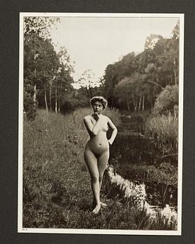 A paper file with 19 pictures, "Eva im Paradies"
early 20th century Germany.