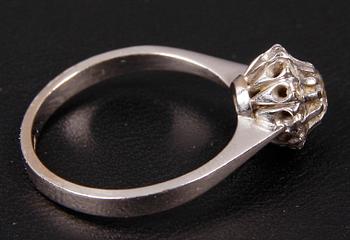 RING, vitguld med diamanter, 0,36 + 0,20 ct enl gravyr, Smyckesmed Peter Schutz AB.