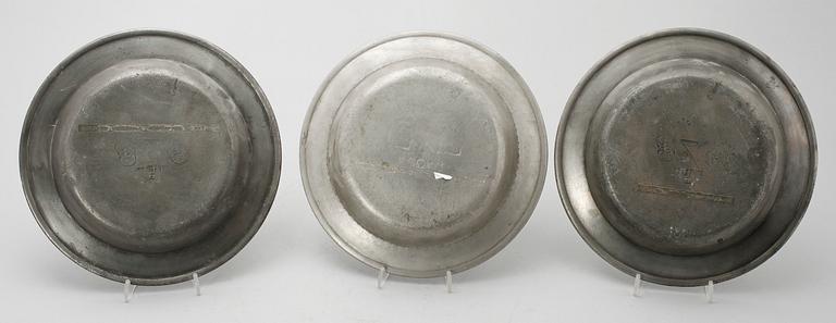 TALLRIKAR, 3 st, tenn, 1700-tal.