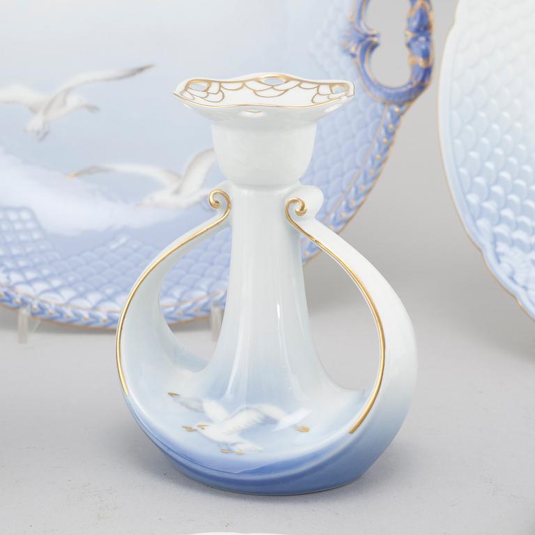 46 pieces of porcelain tableware from Bing & Gröndahl, second half of the 20th century.