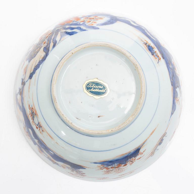 Mugg, bålskål samt fat, tre stycken, porslin. Qingdynastin, 1700-tal.