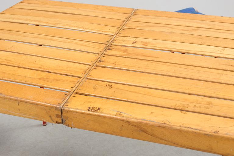 A Swedish 1950´s camping table and four chairs in a wooden box.