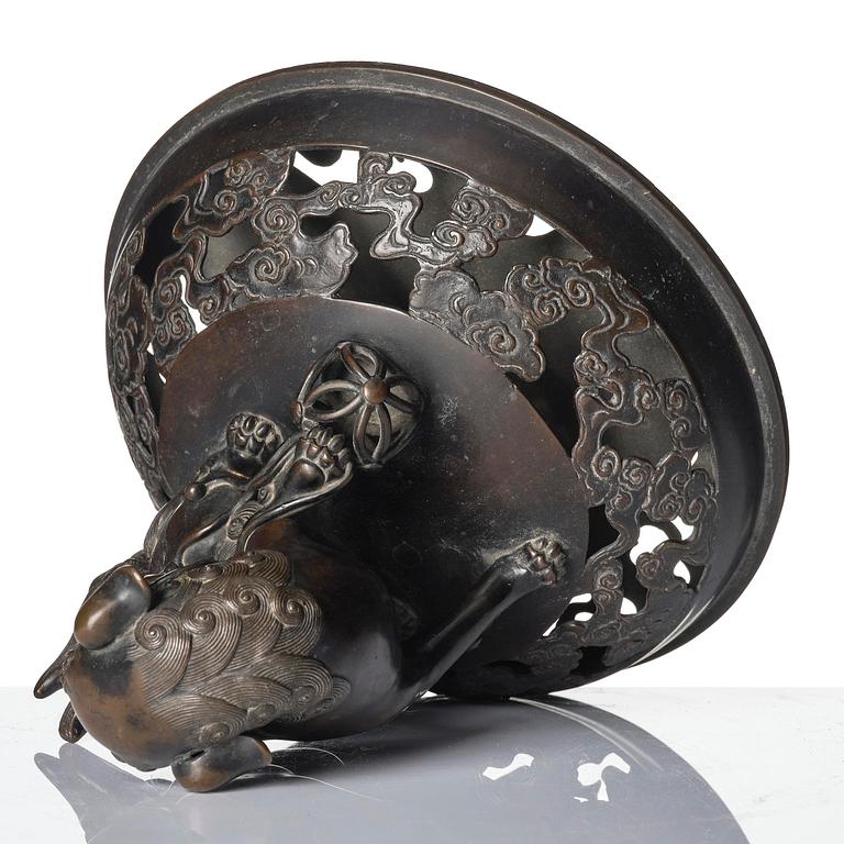 A large bronze censer with cover, Qing dynasty, 19th century.