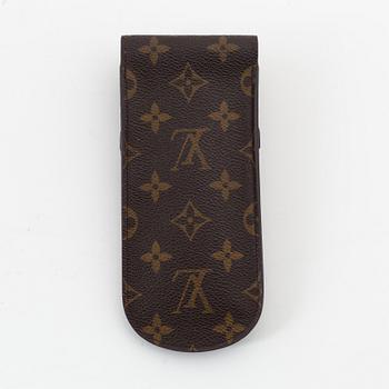 Louis Vuitton, sminkväska och glasögonfodral.