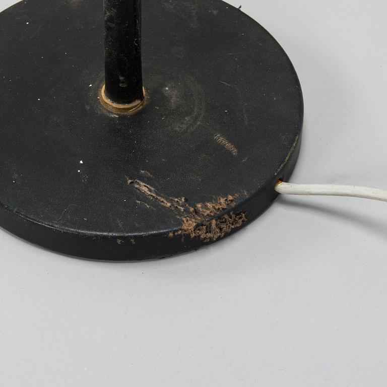Alvar Aalto, 'Angel wing'  floor light model A 805, manufactured by Valaisinpaja Oy, late 20th century.