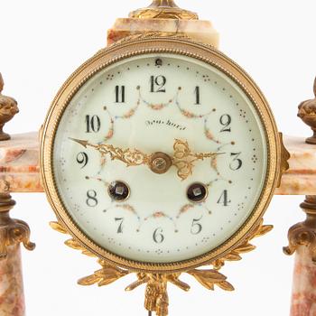 Bordspendyl Louis XVI-stil 1900-talets första hälft.