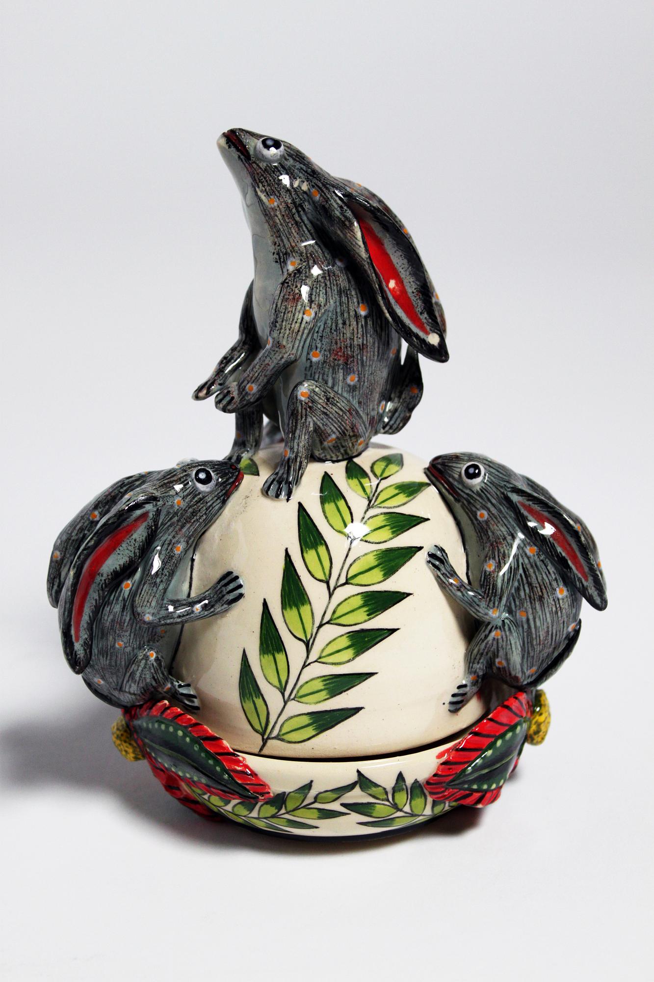 Smörskål, "Rabbit Butter Dish", med dekor av kaniner.