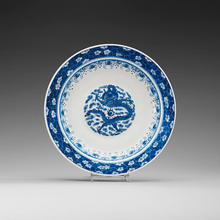 A blue and white dish, Qing dynasty, 19th Century.