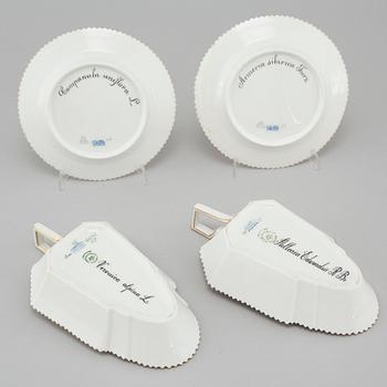 Two "3543" jelly bowls and two "3552" small plates from the Flora Danica Collection, Royal Copenhagen, 20th cenutry.