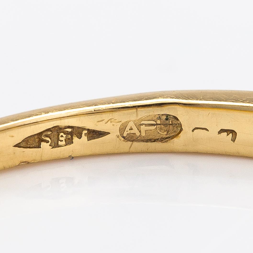 A set of 2 rings made of 18K gold with diamonds ca. 0.39 ct in total and sapphires.