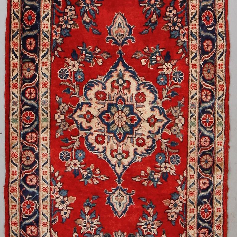 MATTA, Hamadan, ca 235 x 86 cm.